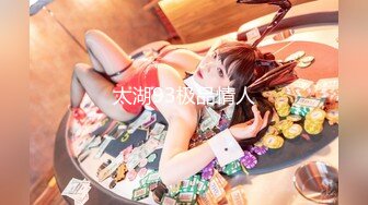 商场女厕全景偷拍制服美女职员的极品小黑鲍