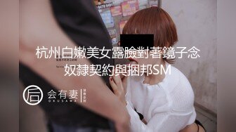 3500元网约样貌清秀性感的气质美女啪啪,上来就扒光衣服在沙发上干她